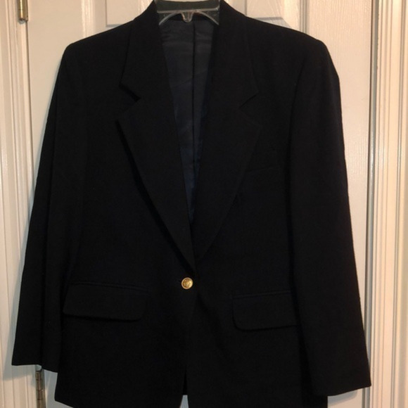 Size 8 petite navy blue‎ blazer with gold buttons double pockets on the front - Picture 1 of 5